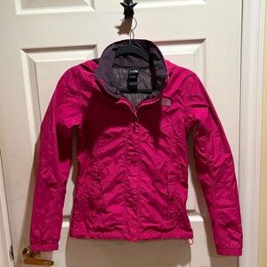 The North Face Women's Vibrant Pink Lightweight Shell outdoor Jacket